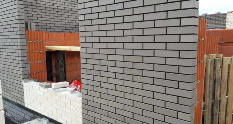 Кирпич ЛСР серый гладкий