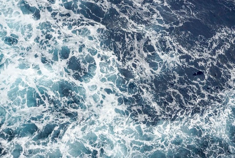 Вода сверху