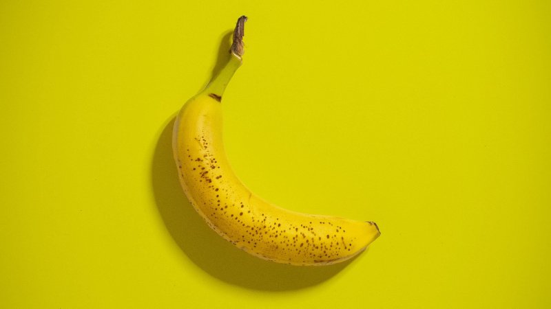 Желтый банан