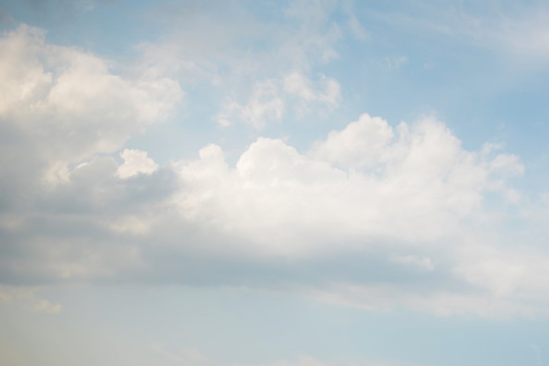 Серое небо с облаками