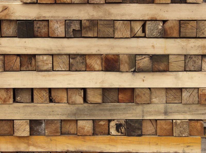 Деревянная стена