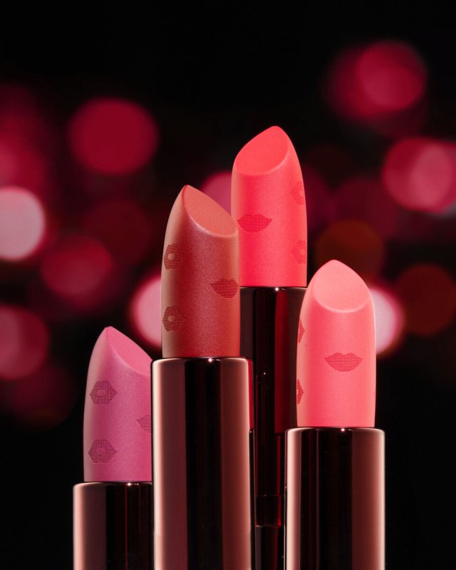 Сатиновая губная помада Satin Kiss Glam Team