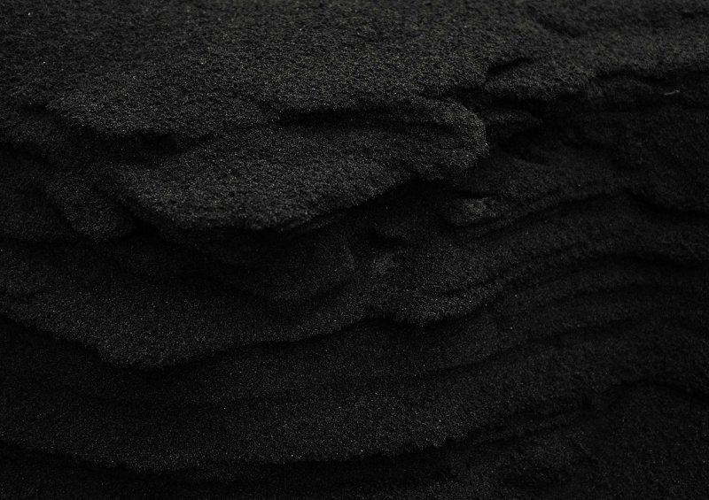 Песок на черном фоне