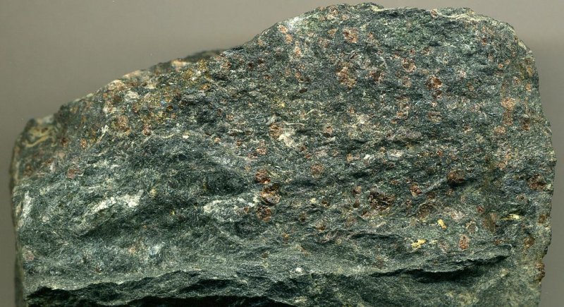 Эклогит альмандин