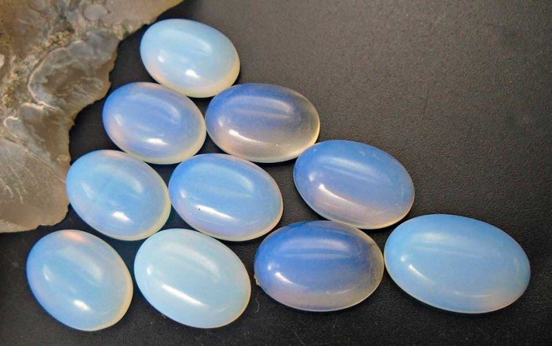 Лунный камень (Адуляр Беломорит