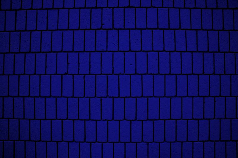Синяя кирпичная стена