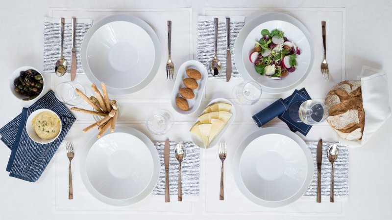 Сервировка стола в современном стиле