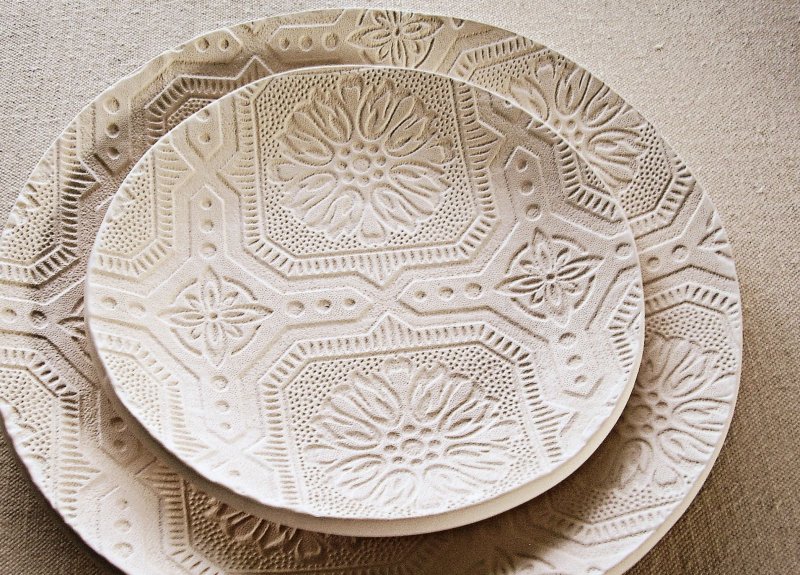 Керамическая тарелка фактуры