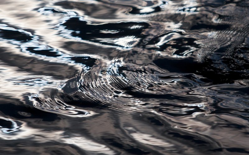 Поверхность воды