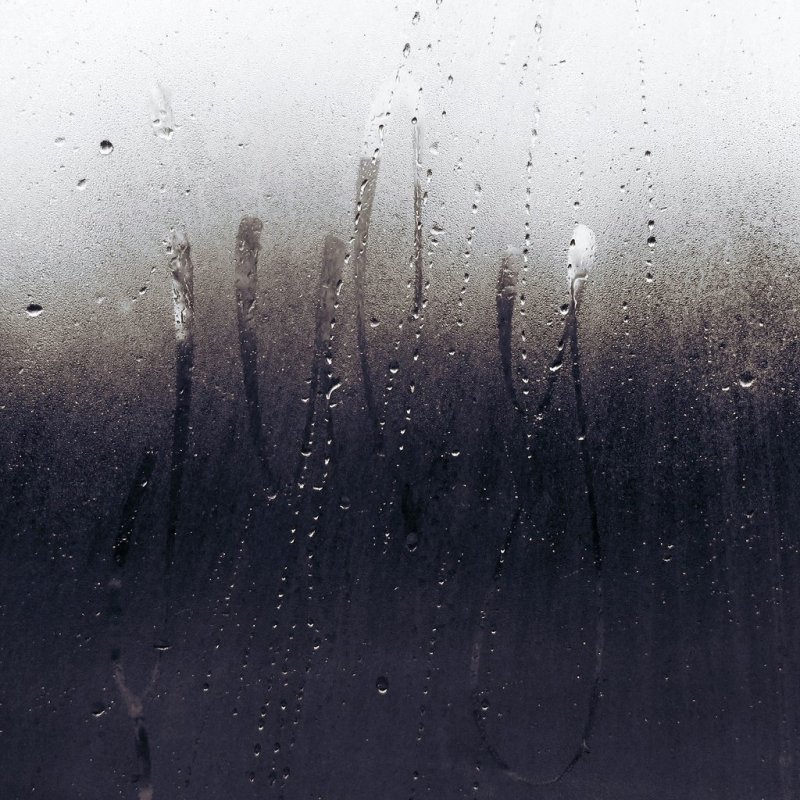 Капли на стекле