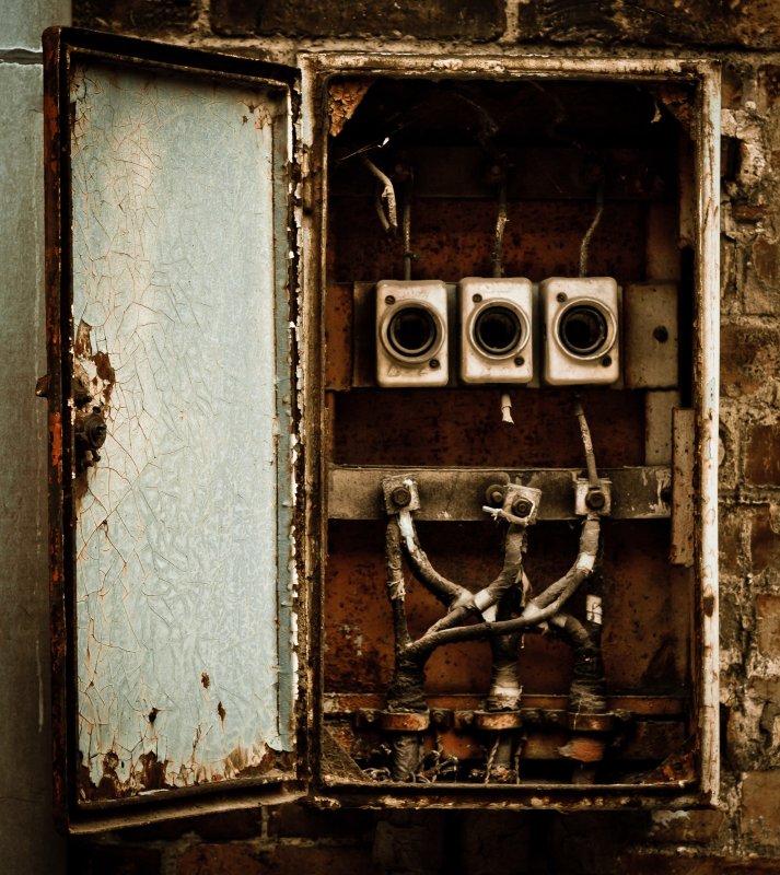 Щиток электрический старый