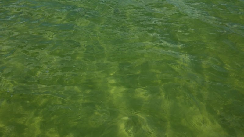 Вода сверху