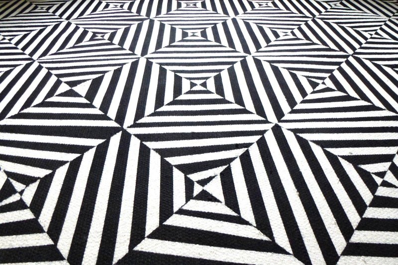 Ковер с геометрическим рисунком