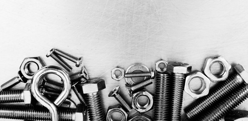 Болты гайки саморезы