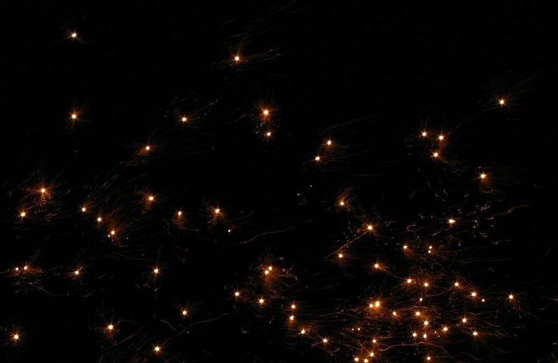 Гирлянда на черном фоне