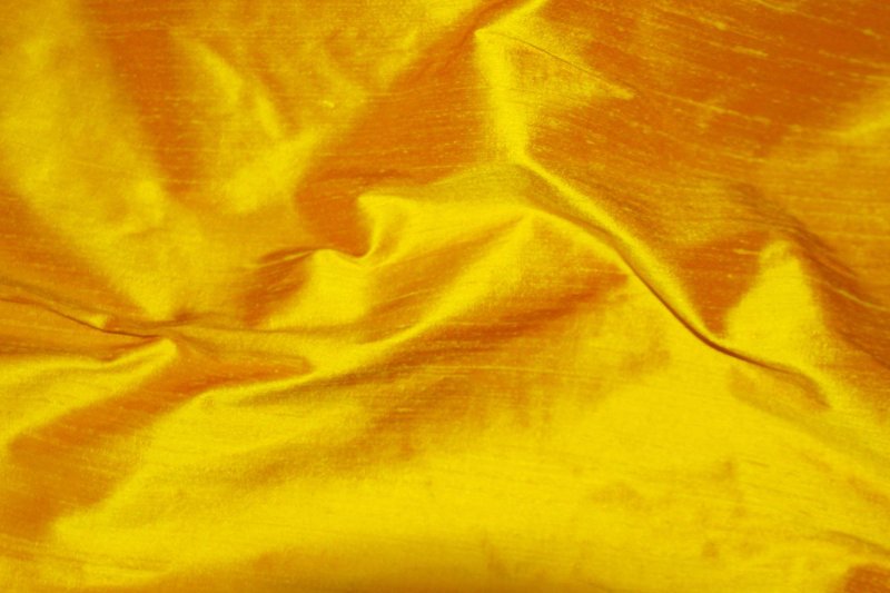 Желтая ткань