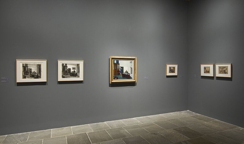 Картина на стене в музее