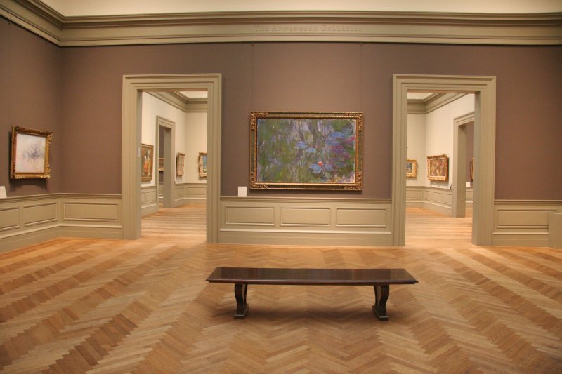 Пустой музейный зал