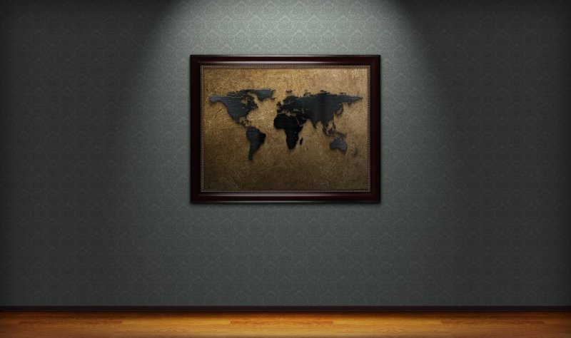 Картина в рамке на стене