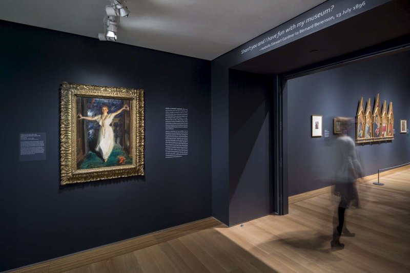 Стена музея