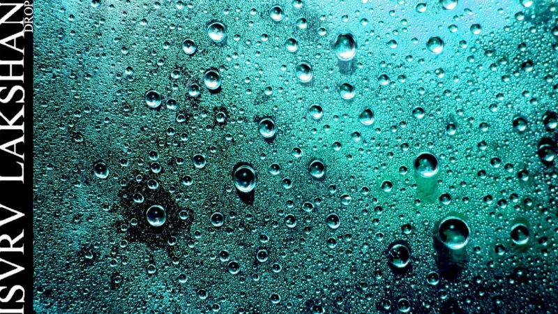 Капли на стекле