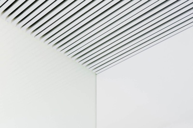 Реечный потолок текстура