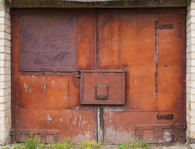 Старые металлические ворота