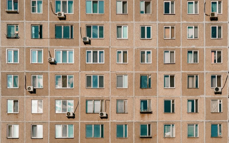 Окно в панельном доме