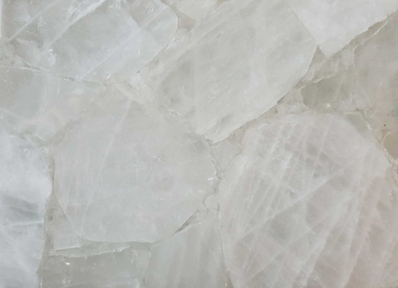 Молочно-белый кварц