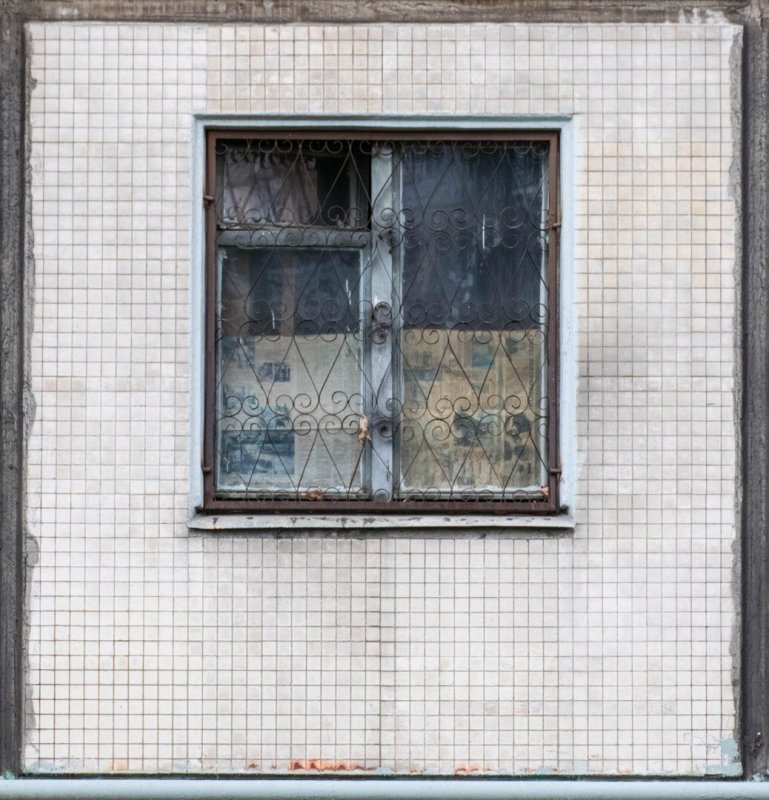 Окно в панельном доме