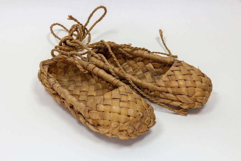 Лапти из бересты и лыка