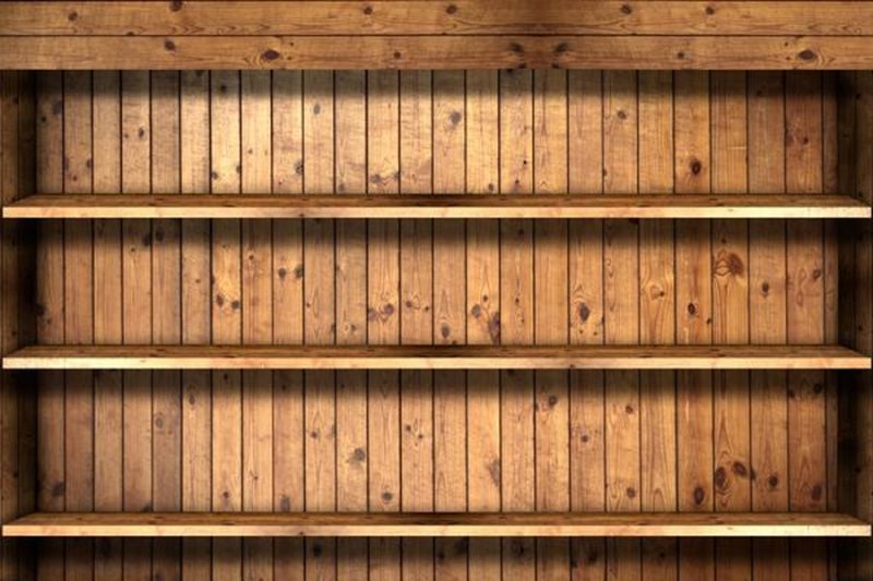 Пустые книжные полки