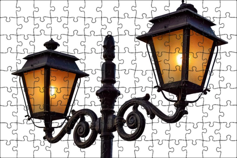 Красивый уличный фонарь