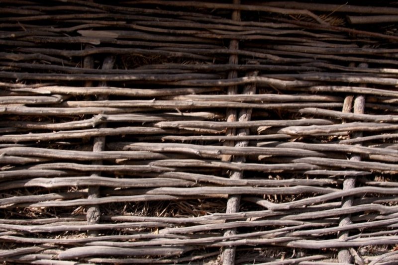 Плетеный забор из веток