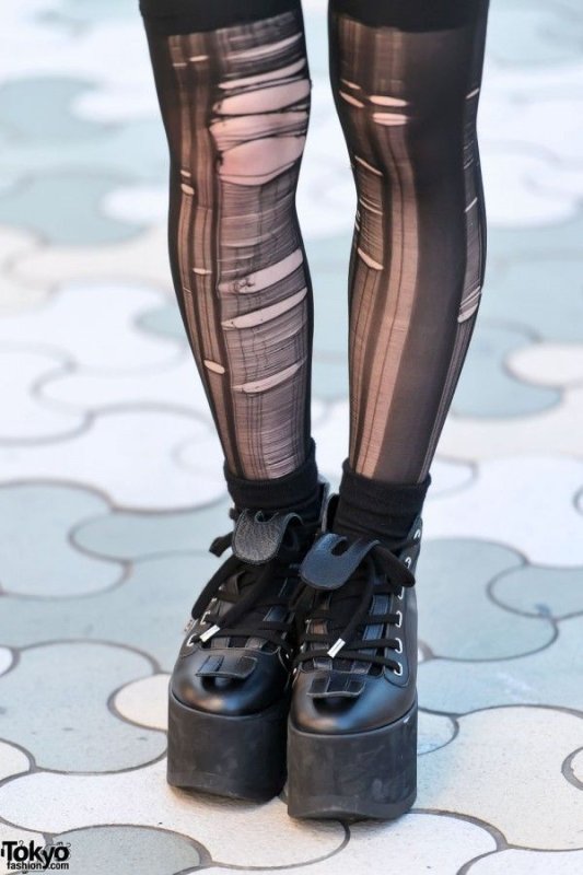 Модные рваные колготки