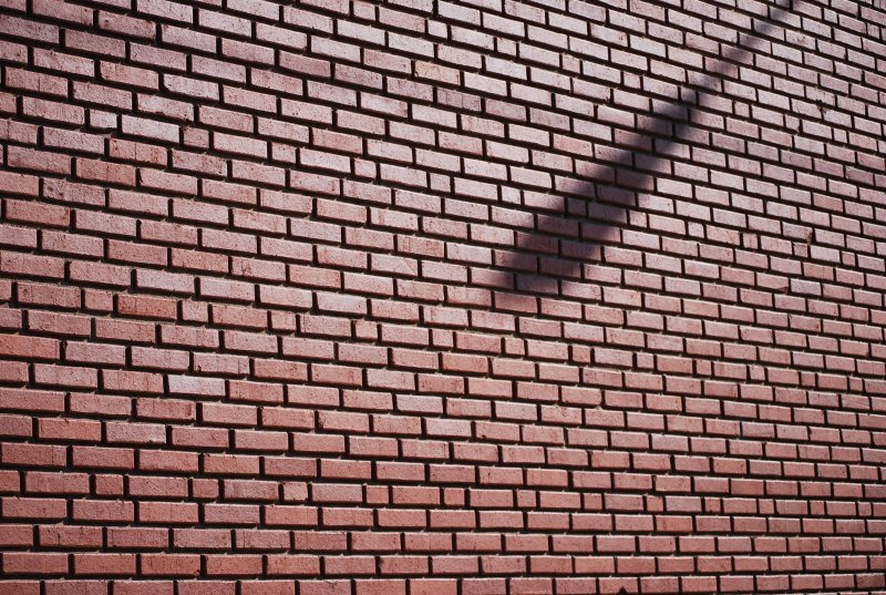 Угол кирпичной стены