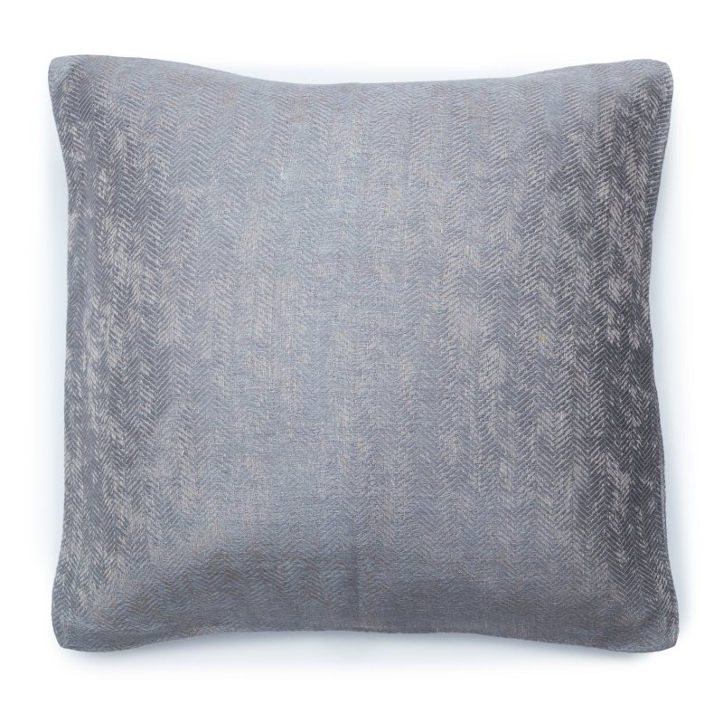 Декоративные подушки серого цвета