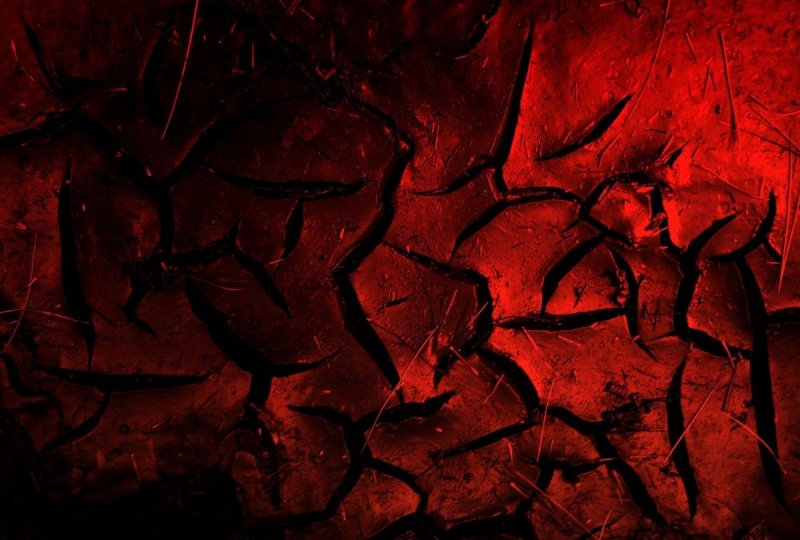 Красный фон с трещинами