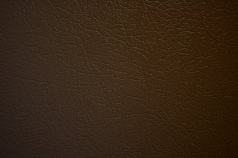 Темно коричневая кожа