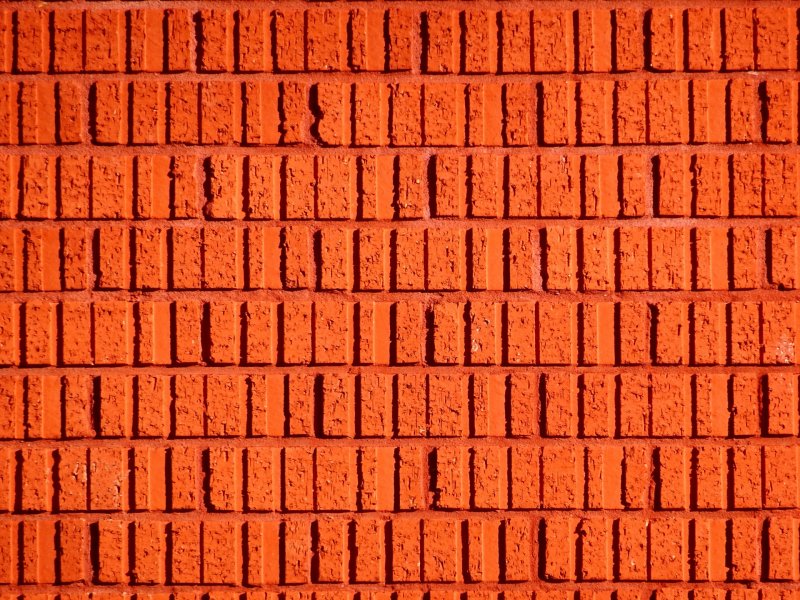 Оранжевая кирпичная стена