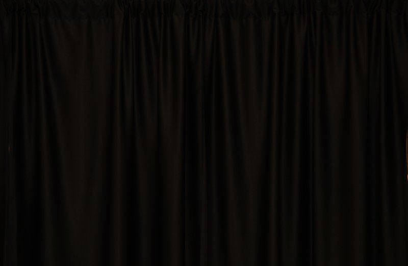 Черные шторы фон