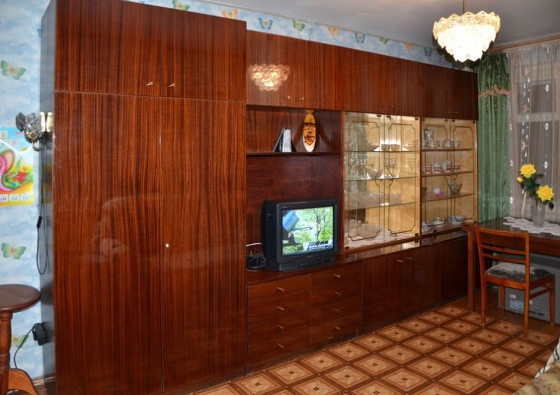 Советская мебельная стенка