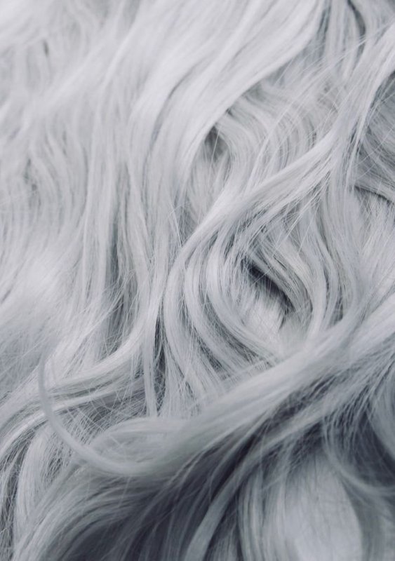 Серебристо пепельный цвет волос
