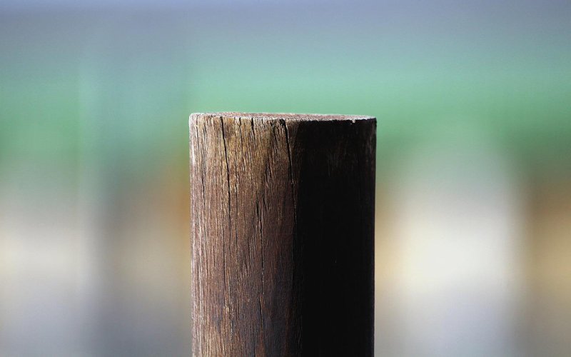 Деревянный столб