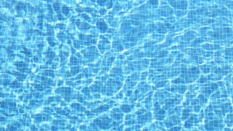 Вода в бассейне текстура