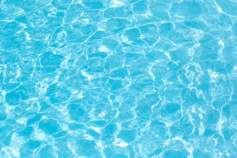 Вода в бассейне