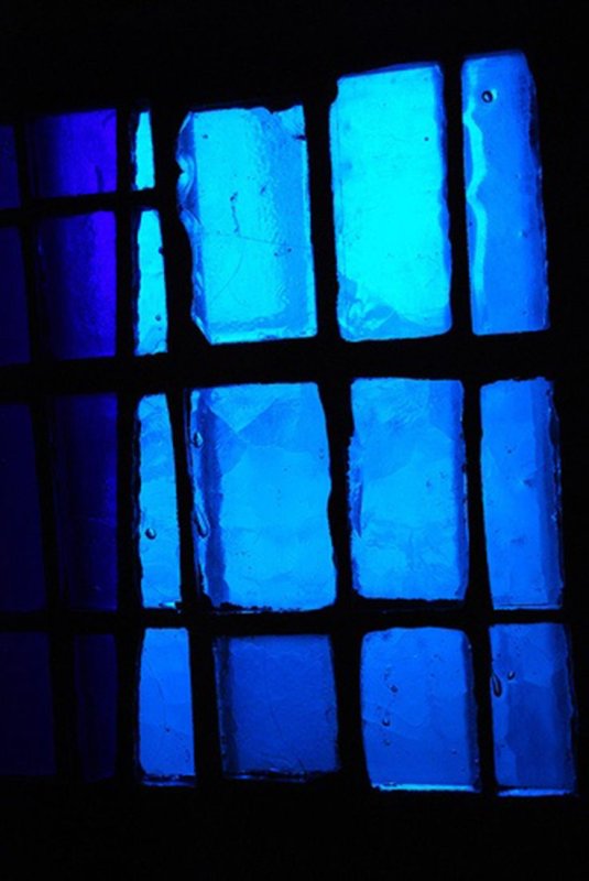 Окно тёмно-синее