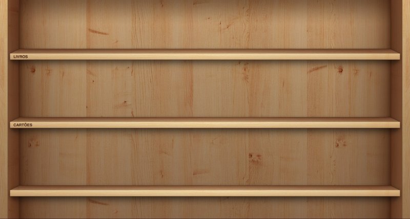 Пустые деревянные полки