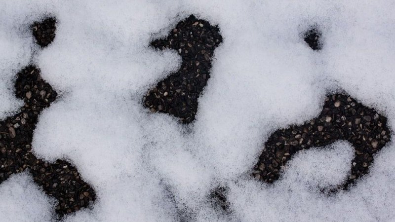 Снег на асфальте