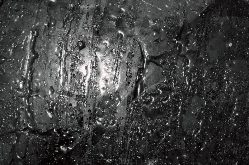 Капли на стекле